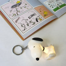 Load image into Gallery viewer, Snoopy Light Up Keyring