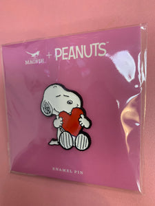 Peanuts Snoopy Give Hugs Heart Pin