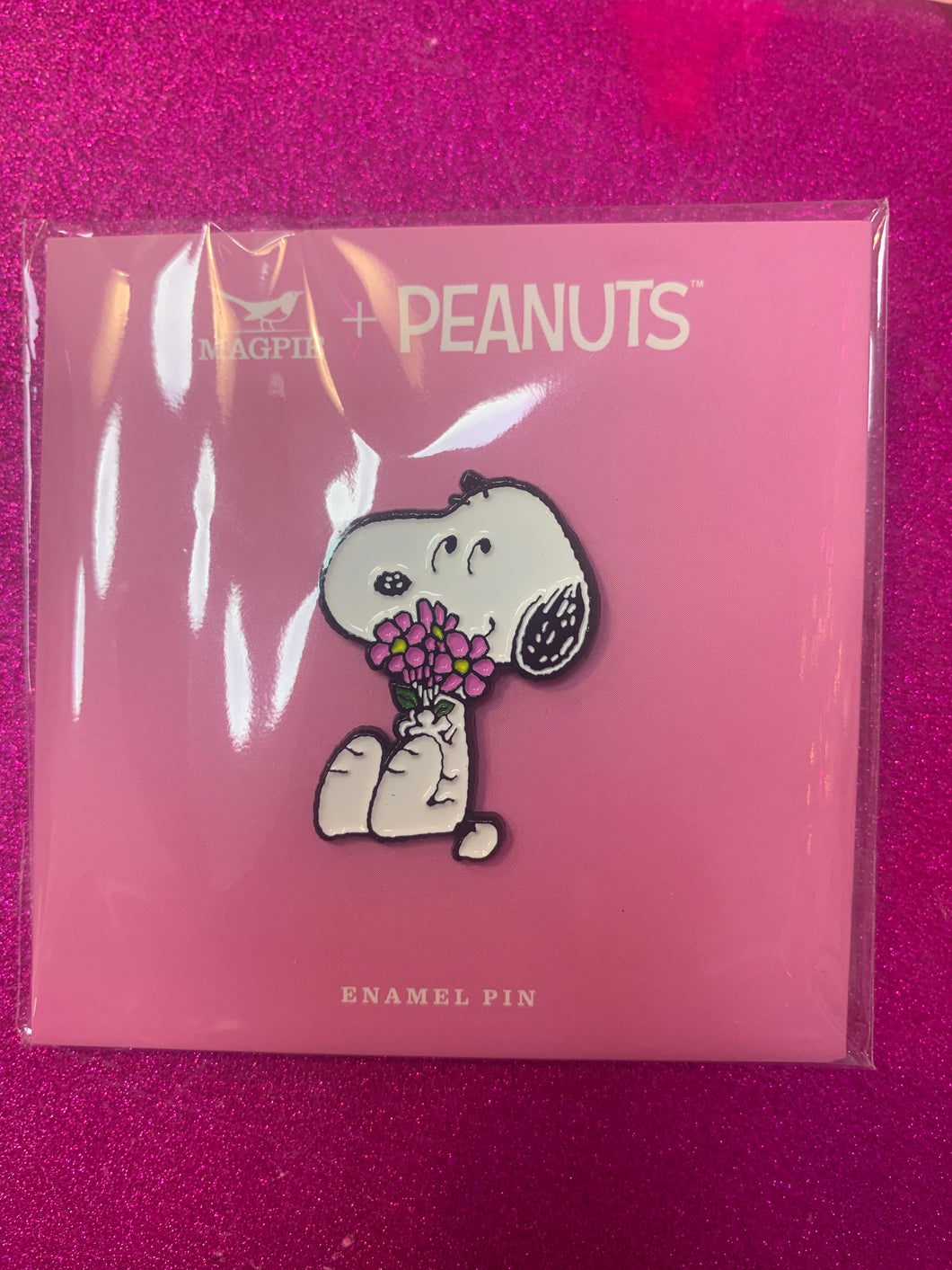 Peanuts Give Hugs Pin Flowers