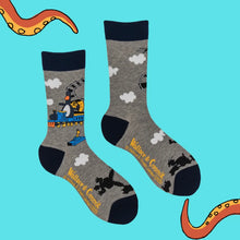 Load image into Gallery viewer, FEATHER'S TRAIN SOCKS - SOCKTOPUS X WALLACE &amp; GROMIT