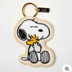 Peanuts Key Charm Hug