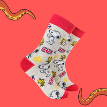 Load image into Gallery viewer, Peanuts Socks Snoopy In London