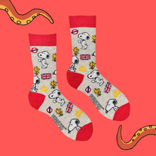 Load image into Gallery viewer, Peanuts Socks Snoopy In London