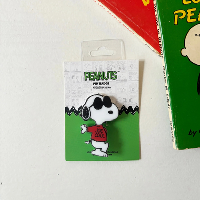 Peanuts Joe Cool Pin Badge Snoopy