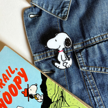 Load image into Gallery viewer, Peanuts Snoopy Pin Badge Snoopy